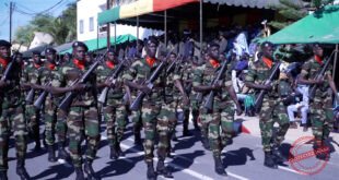 12e Bataillon d’instruction : le drapeau national présenté à 1 996 nouveaux soldats