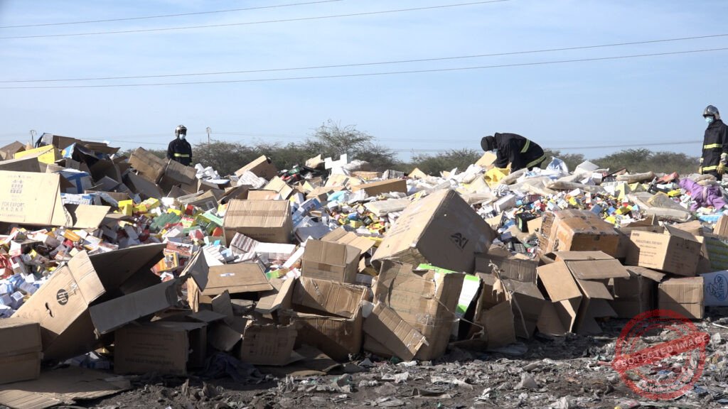 Saint-Louis : plus de 7 tonnes de produits prohibés, d’une valeur de 384 millions de FCFA, incinérées par la Douane du Nord Clip0427.MXF .05 57 19 16.Still001